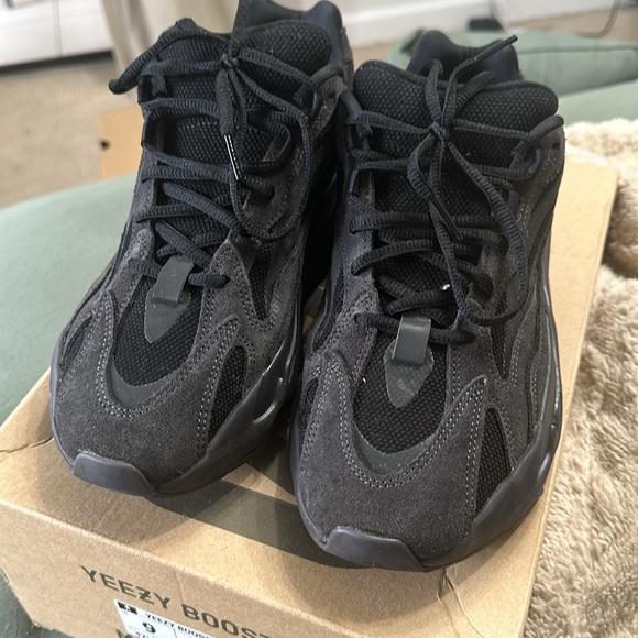 Yezzy boost 700 v2 size 9 - Picture 3 of 7